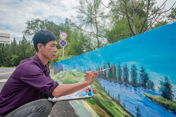 平潭画家用彩绘墙吸引游客