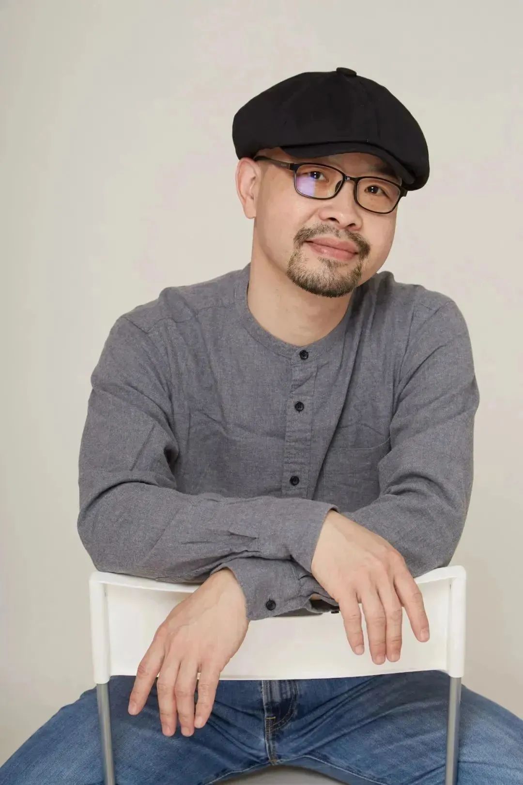 王晓戈,笔名荆园,湖北武汉人,美术学博士,高校教师,文艺评论家.