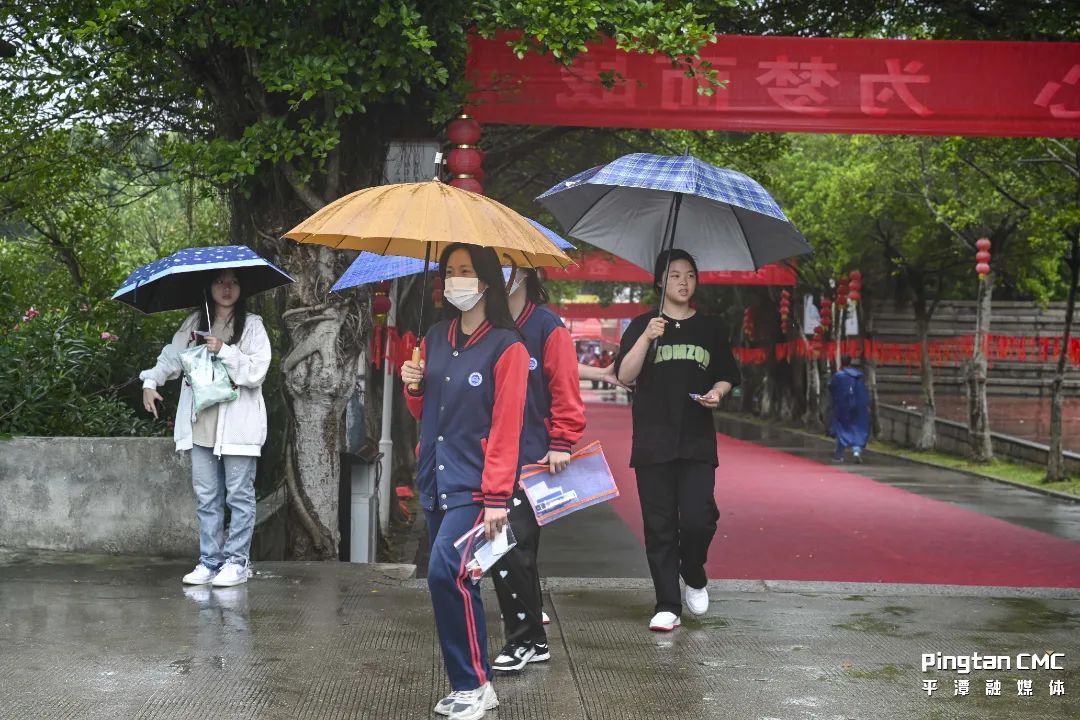 快讯平潭9770名考生奔赴中考考场现场直击