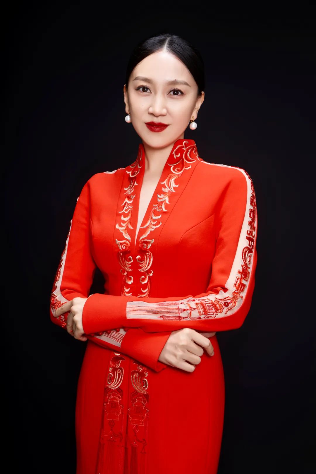 孙博中国歌剧舞剧院主持人,歌唱演员.