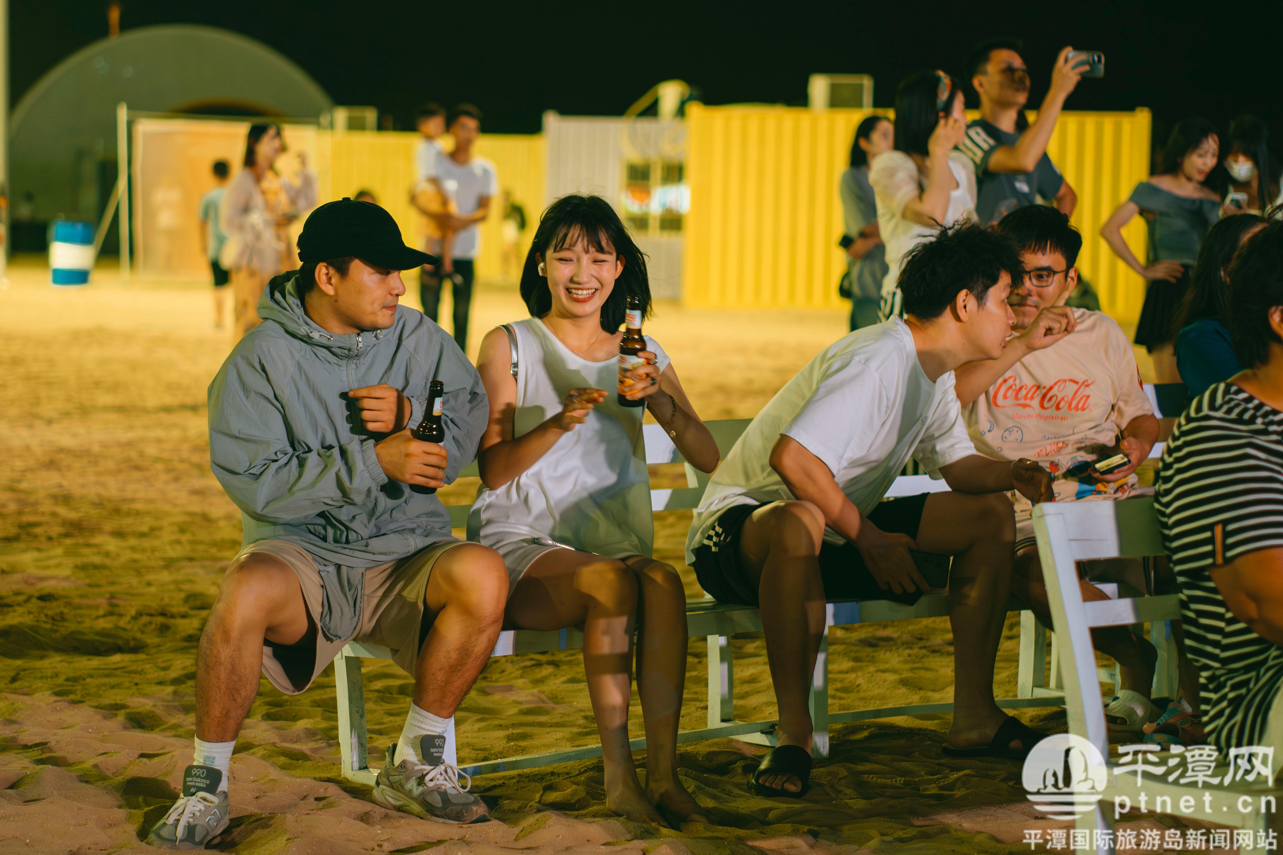 品美食、逛夜市、听音乐……体验平潭旅游市场蓬勃朝气