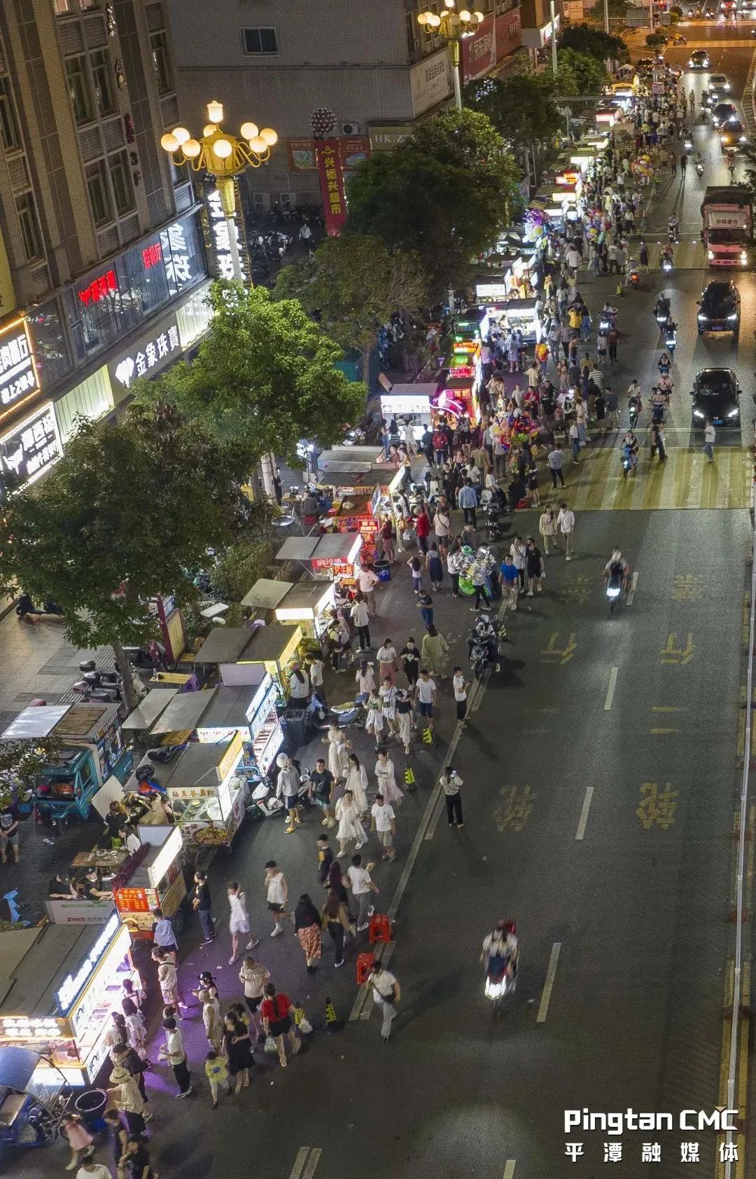 烟火气升腾车站里,灯火通明位于东大街的车站夜市怎么能错过感受平潭