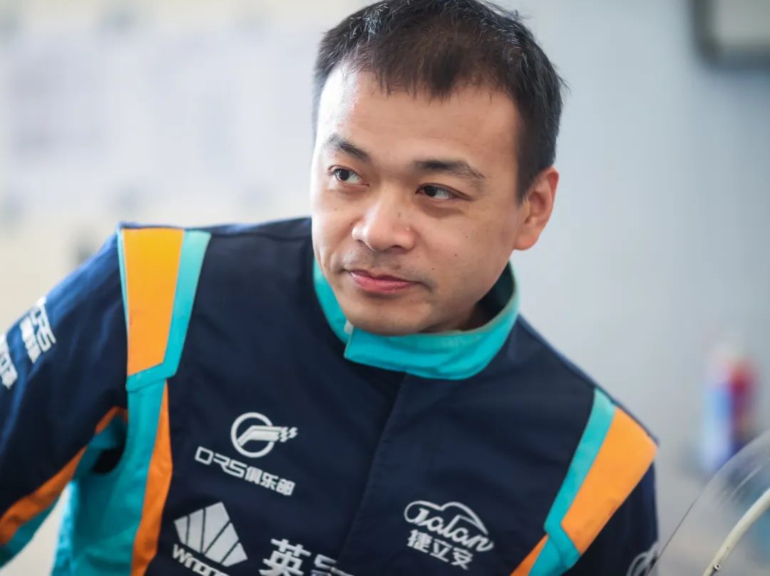 性经过角逐,a组和b组的四强名额也一一揭晓,a组的四强车手为张盛钧