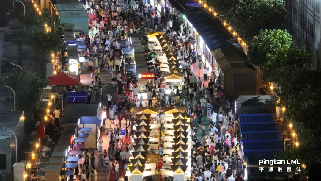 林万隆介绍,由文旅集团重点打造的岚起山海图,龙山俚欢乐街等夜游项目