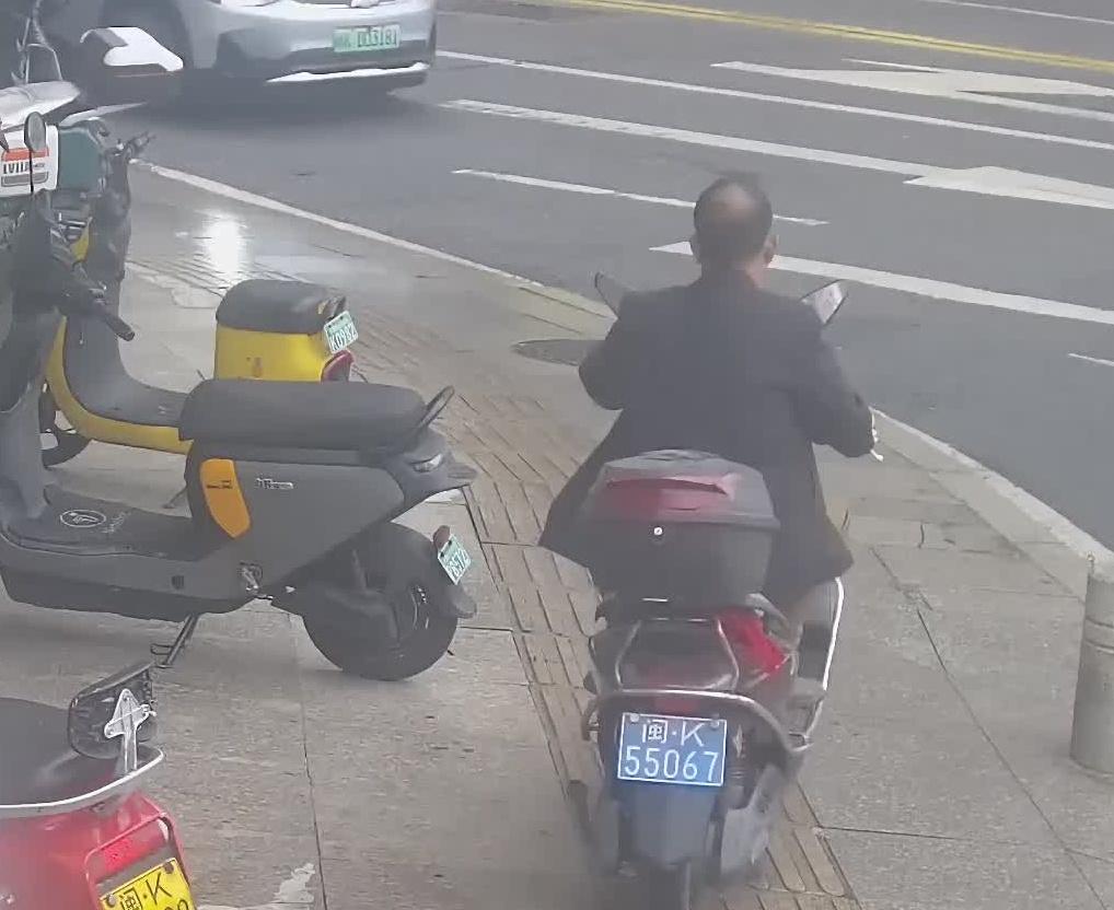 东大街闽K55067.jpg