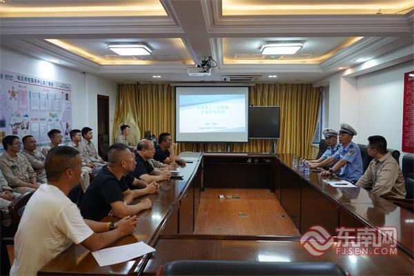 国网平潭供电公司：携手交警开展占道施工安全培训 共筑平安防线