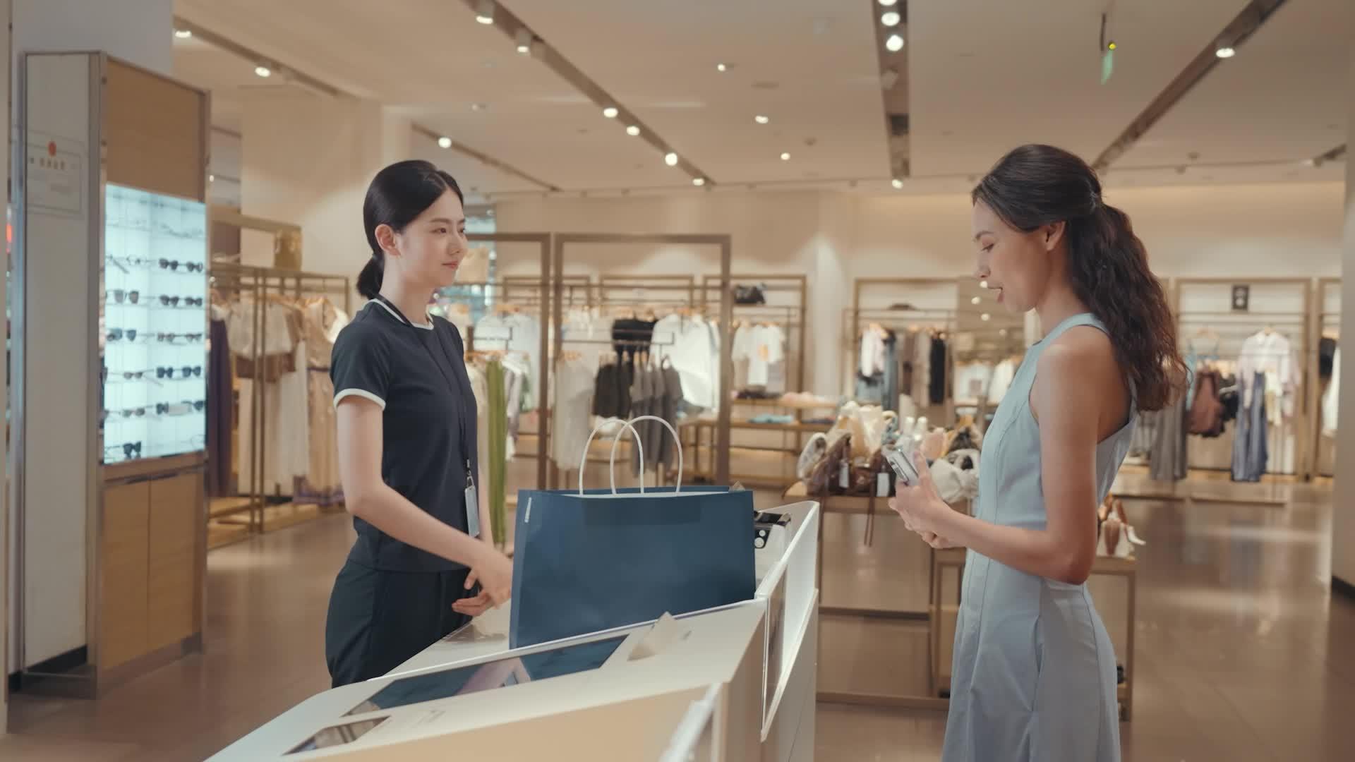 税务公益广告 | 购物消费，请您主动索要发票