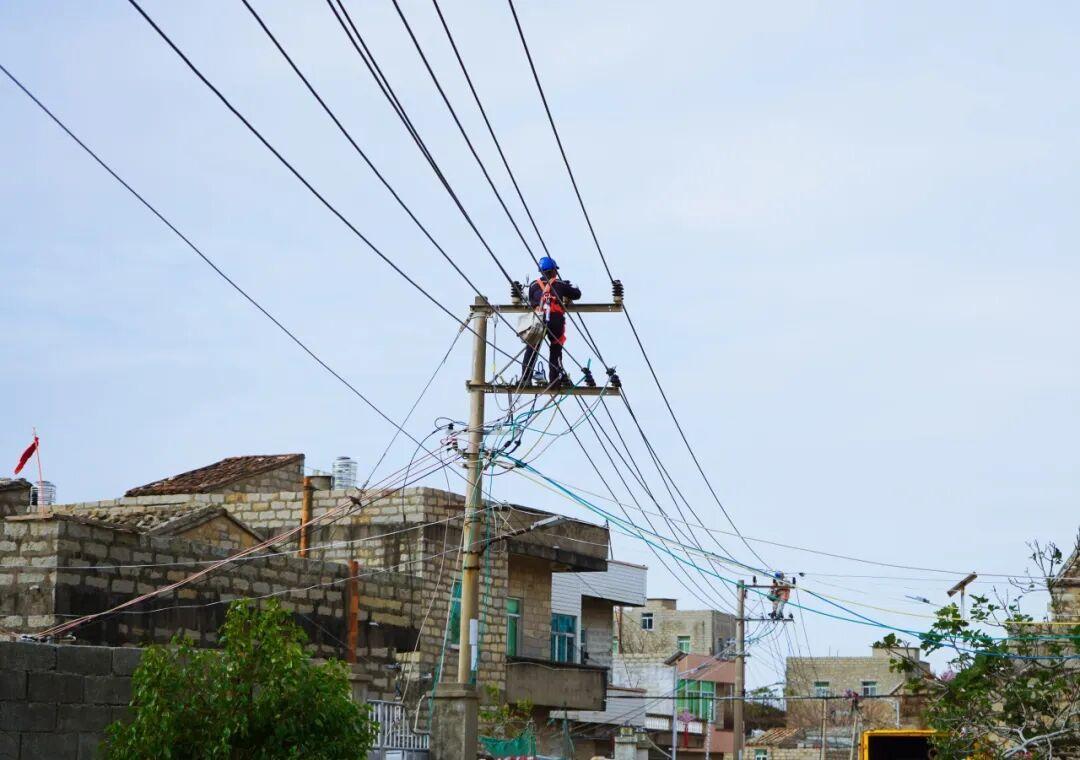 年末攻坚 | 精准施策防污闪 赋能迎峰度冬保供