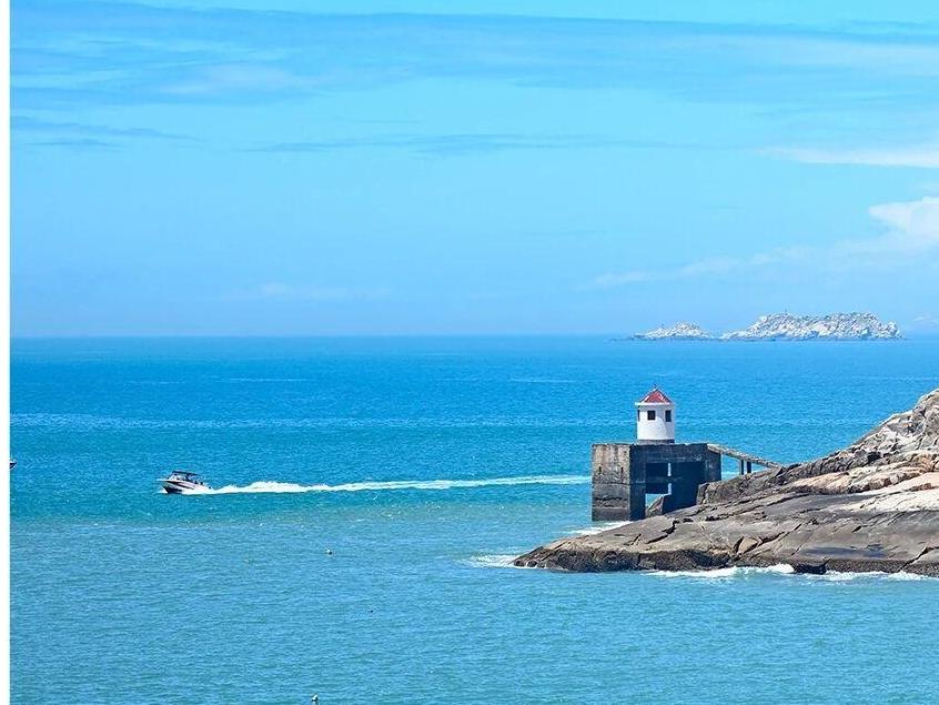 向美好平潭出发：石崖守着灯塔，等云漫过海岸线丨To Gorgeous Pingtan
