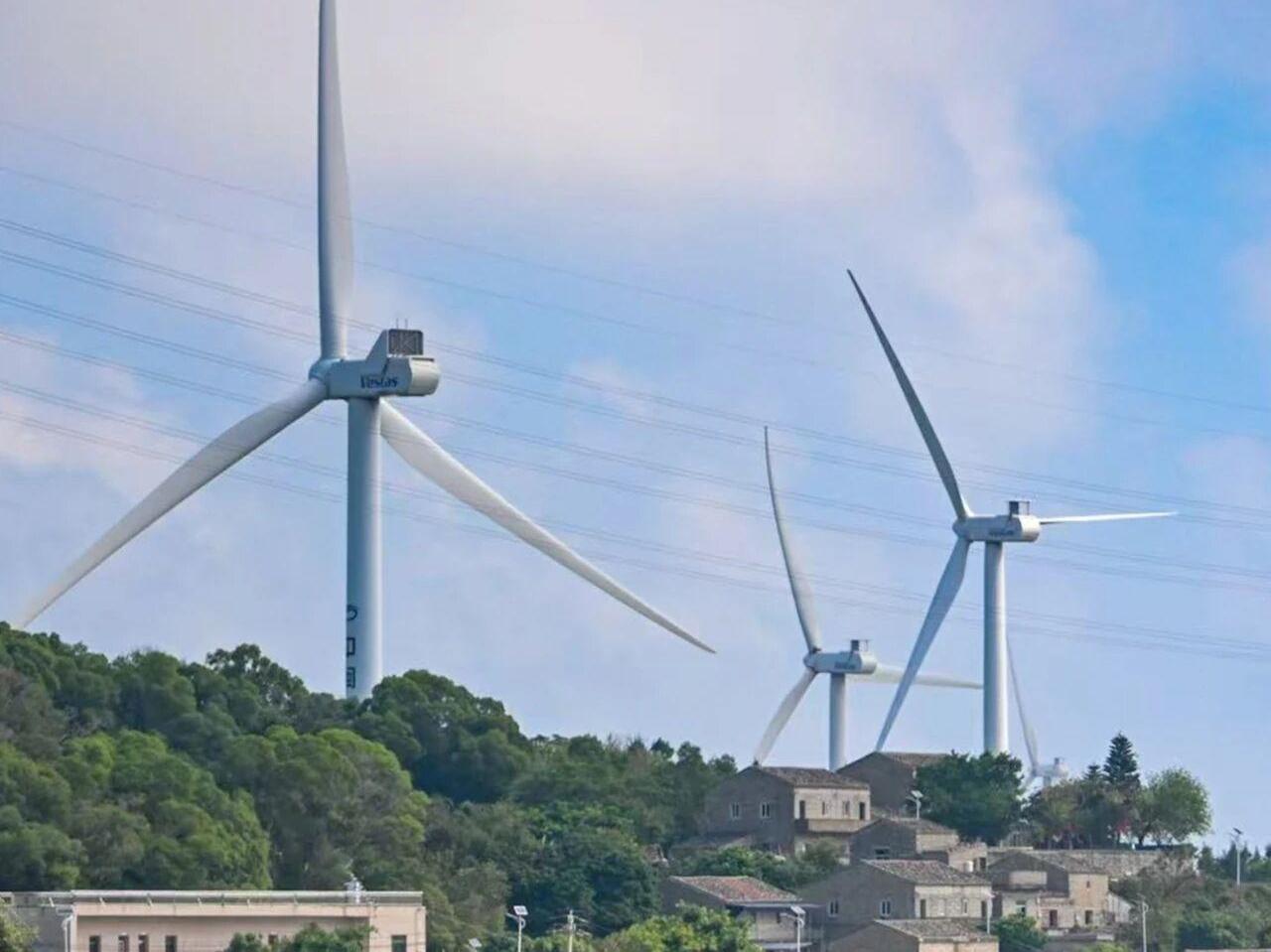 向美好平潭出发：青山叠翠处，云影落石厝