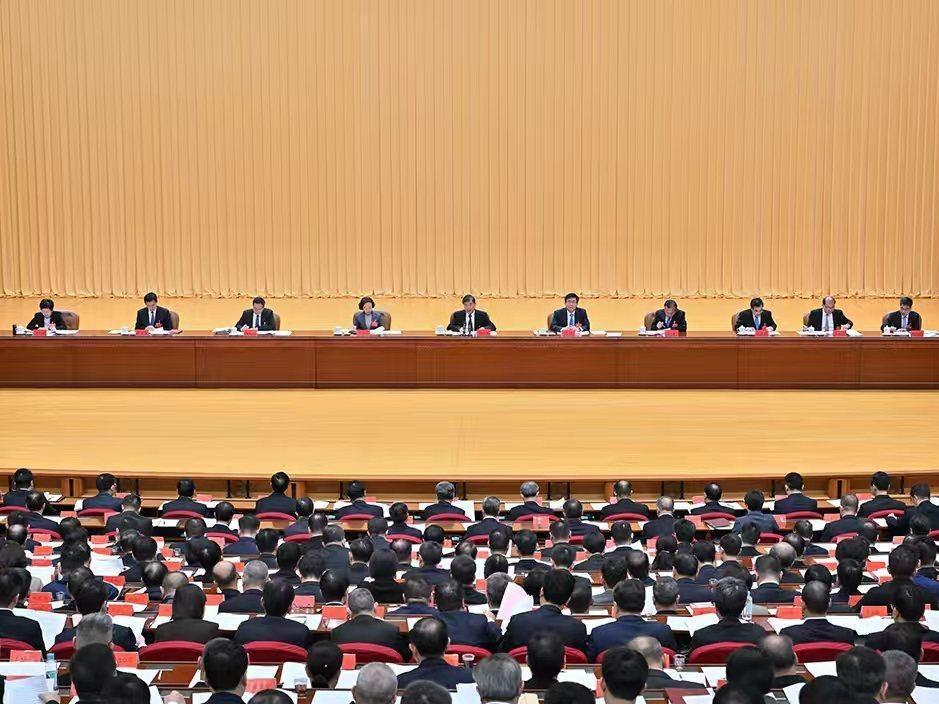 省委经济工作会议在榕召开