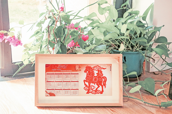 指尖“飞”骏马 剪纸迎新春