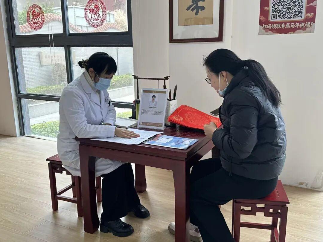 国网平潭供电公司开展节前体检报告解读与健康义诊活动