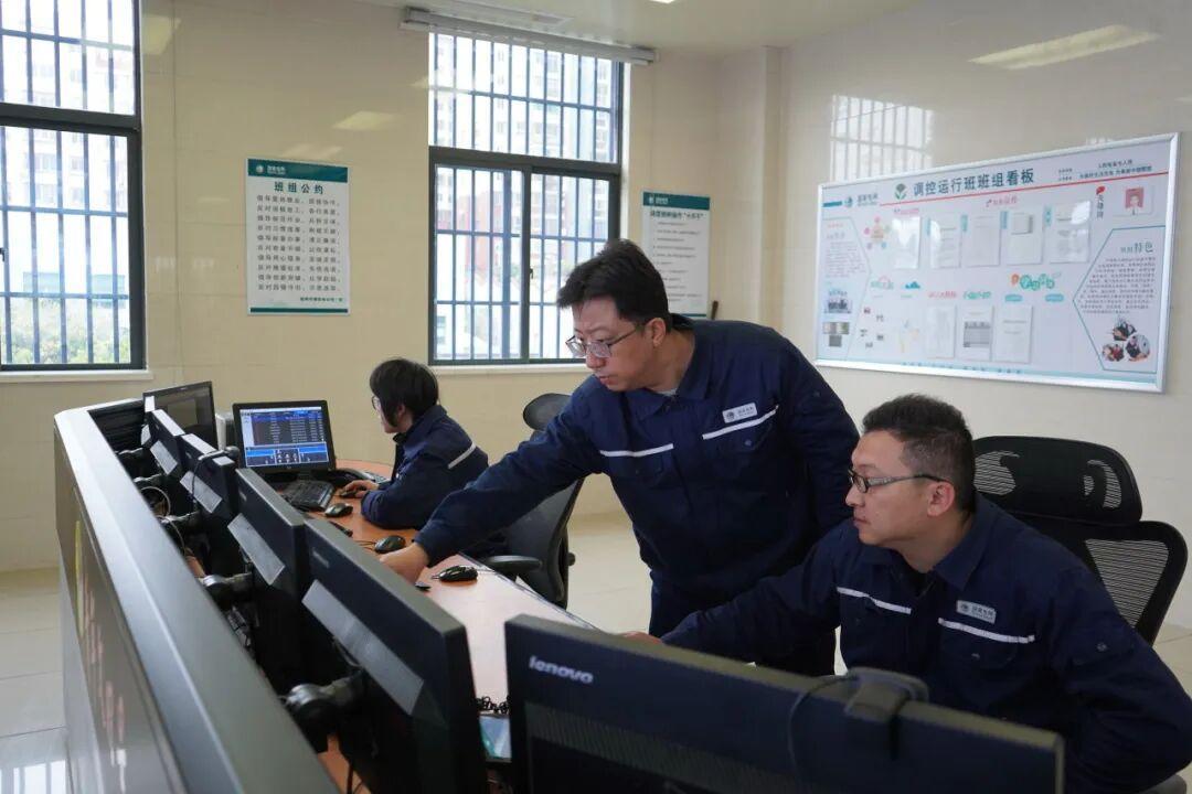 除夕夜 灯火明｜坚守岗位保供电 守护万家团圆年