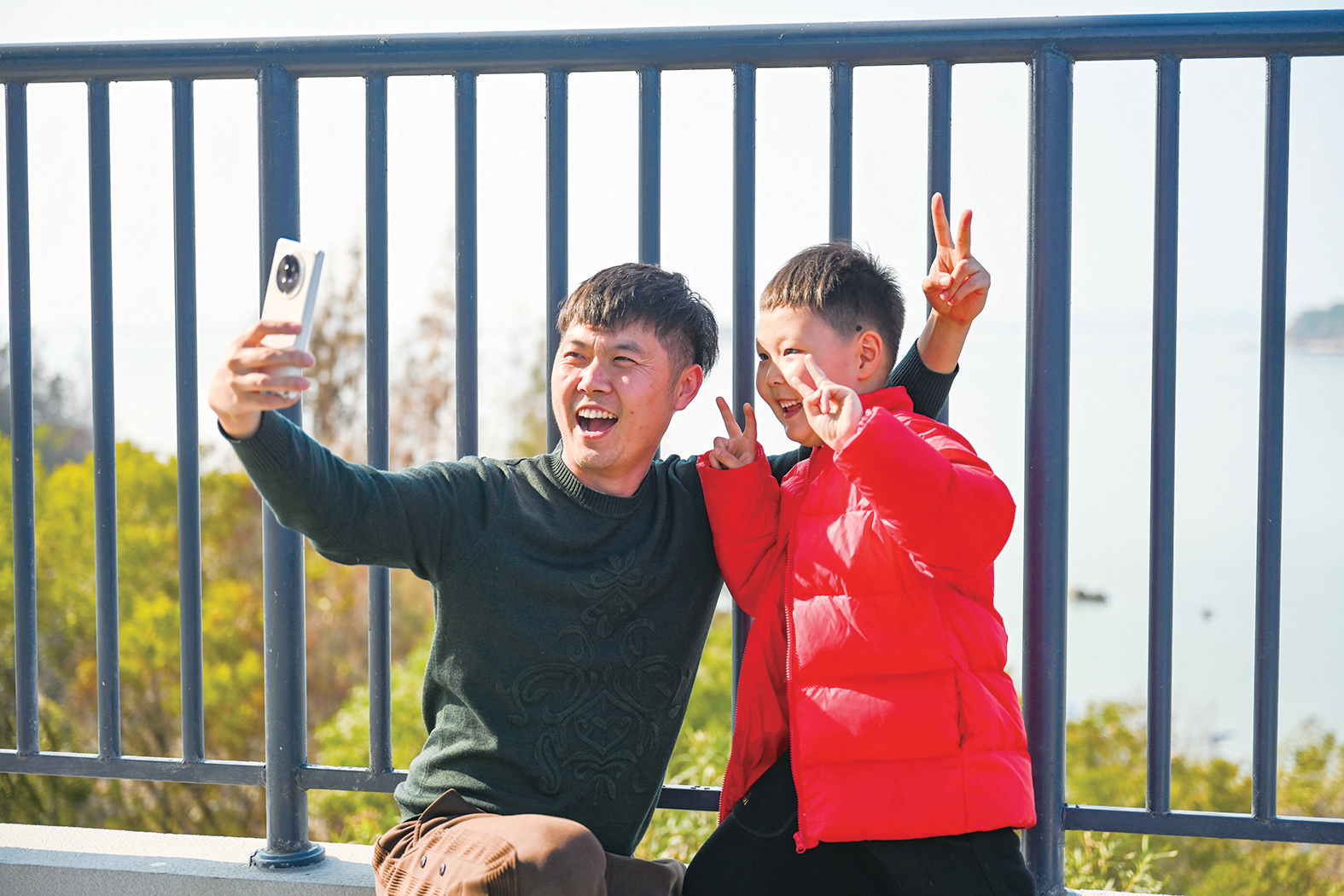 海风醺新春 岚色入镜来