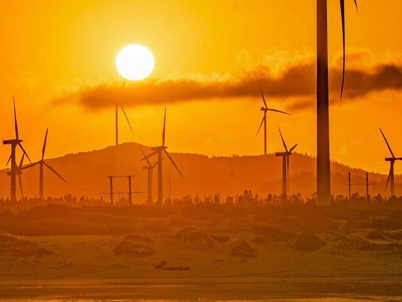 向美好平潭出发：风车下的金色黄昏