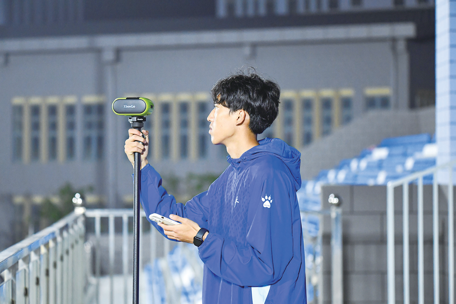 岚岛凝锐气 绿茵竞锋芒