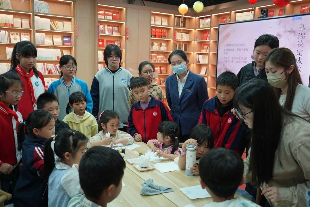 世界读书日 | 墨韵书香承古韵 拓印非遗润童心