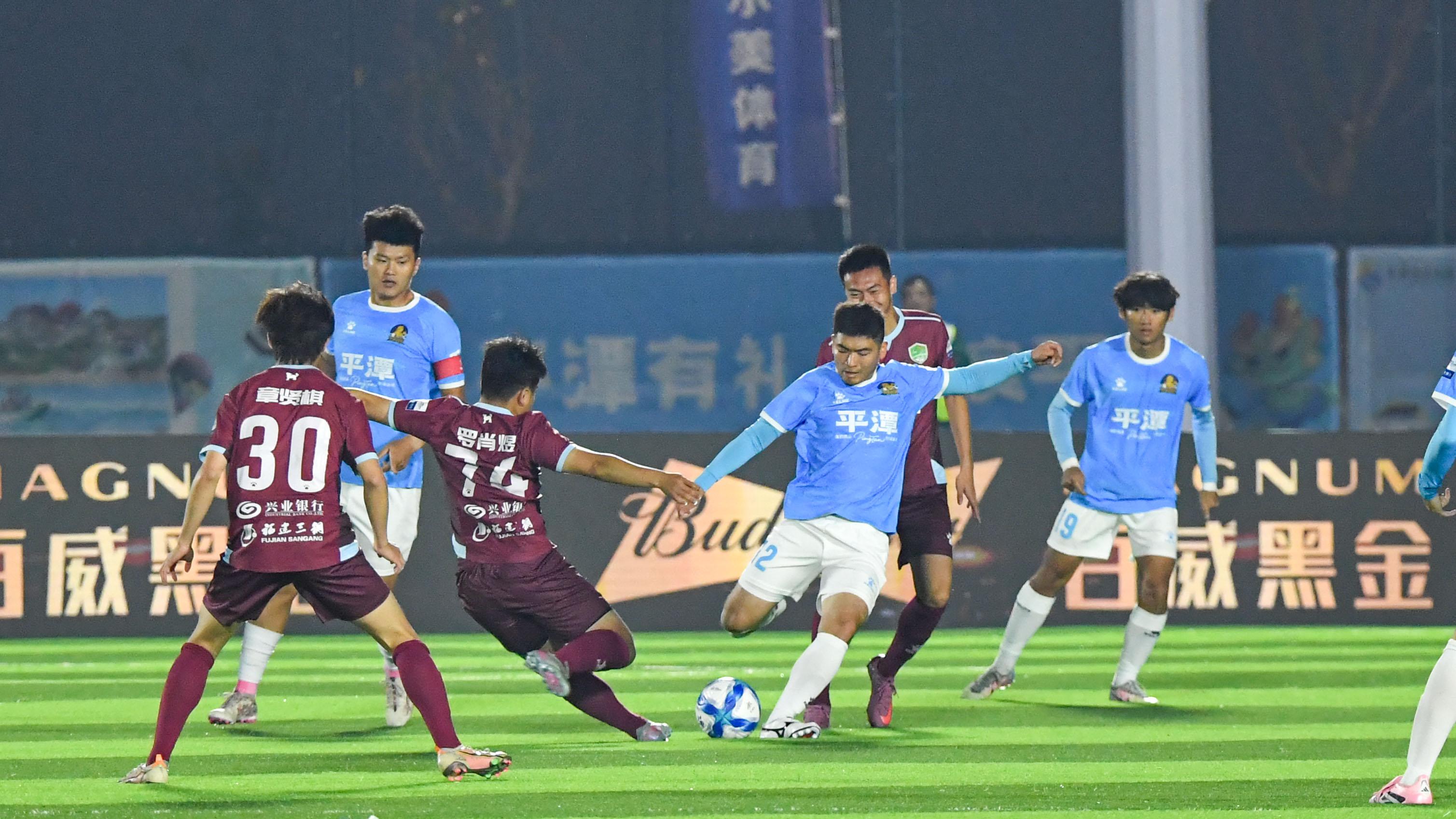平潭队主场迎战三明队 双方上演精彩攻防