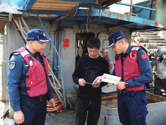 【平潭海警局开展伏季休渔普法宣传与执法巡查】